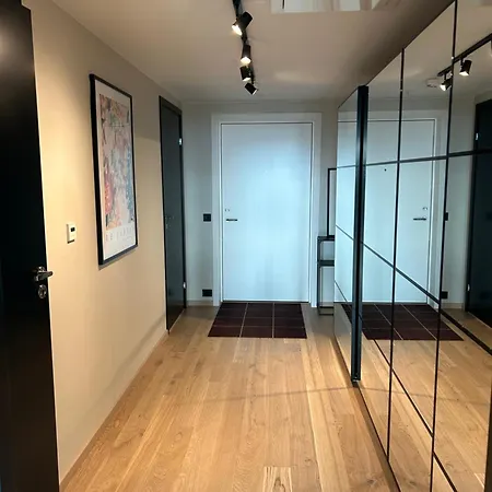 Ny Og Stilfull Leilighet Pa Vervet Appartement